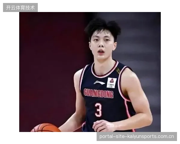 胡明轩在次战中状态回暖，广东队通过窒息式防守压制广州队进攻火力扳平总比分